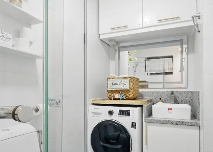 Apartment In Kl Tower, Greenbelt, Makati! Max Capacity 6 Pax! *