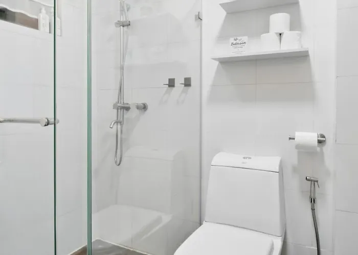 Apartment In Kl Tower, Greenbelt, Makati! Max Capacity 6 Pax! *