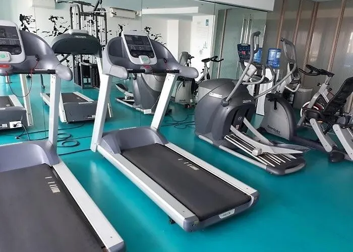 In Kl Tower, Greenbelt, Makati! Max Capacity 6 Pax! * Manila