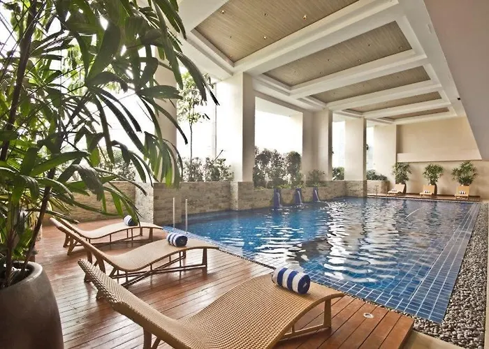 In Kl Tower, Greenbelt, Makati! Max Capacity 6 Pax! Apartment Manila