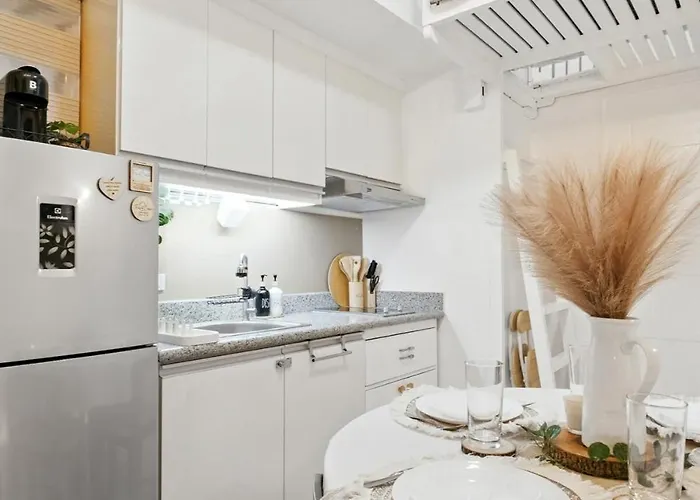 In Kl Tower, Greenbelt, Makati! Max Capacity 6 Pax! Apartment