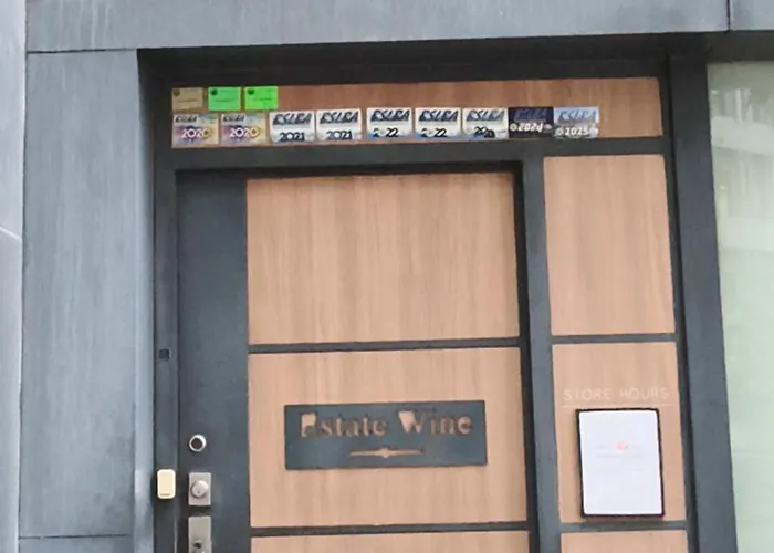 In Kl Tower, Greenbelt, Makati! Max Capacity 6 Pax! Apartment Manila